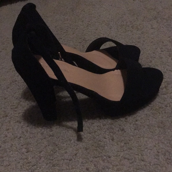 Women’s high heels - Picture 2 of 3